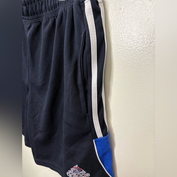 Sporty adidas shorts size large (new) - Picture 3 of 6
